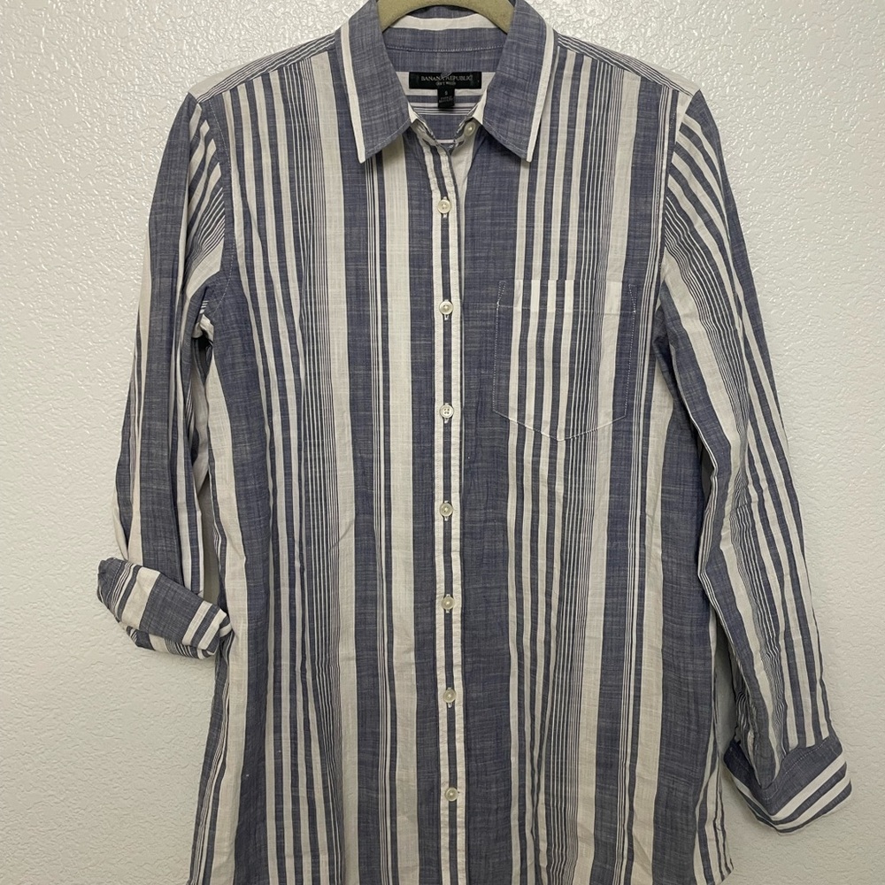 BANANA REPUBLIC Linen Feel Button Down